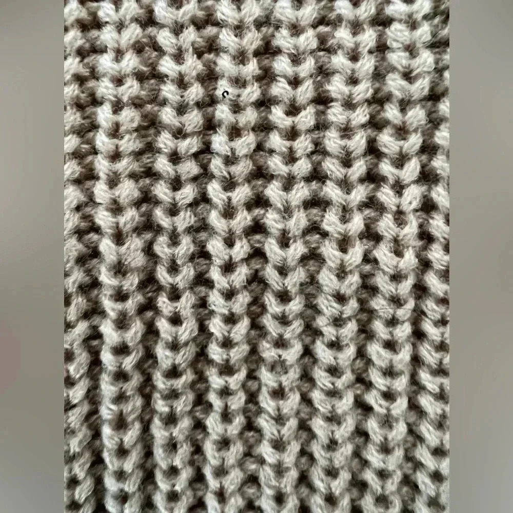 SHEIN | ladies Esence plus turtleneck sweater vest. Size: 1XL - Picture 3 of 9